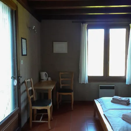 Oda ve Kahvaltı Trinquades Boussenac